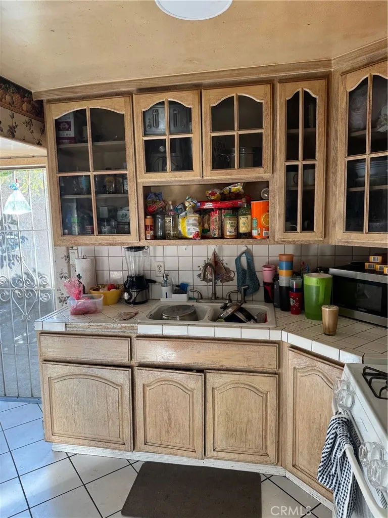 860 860 W. 73rd St., Los Angeles, California 90044 home-pic-4